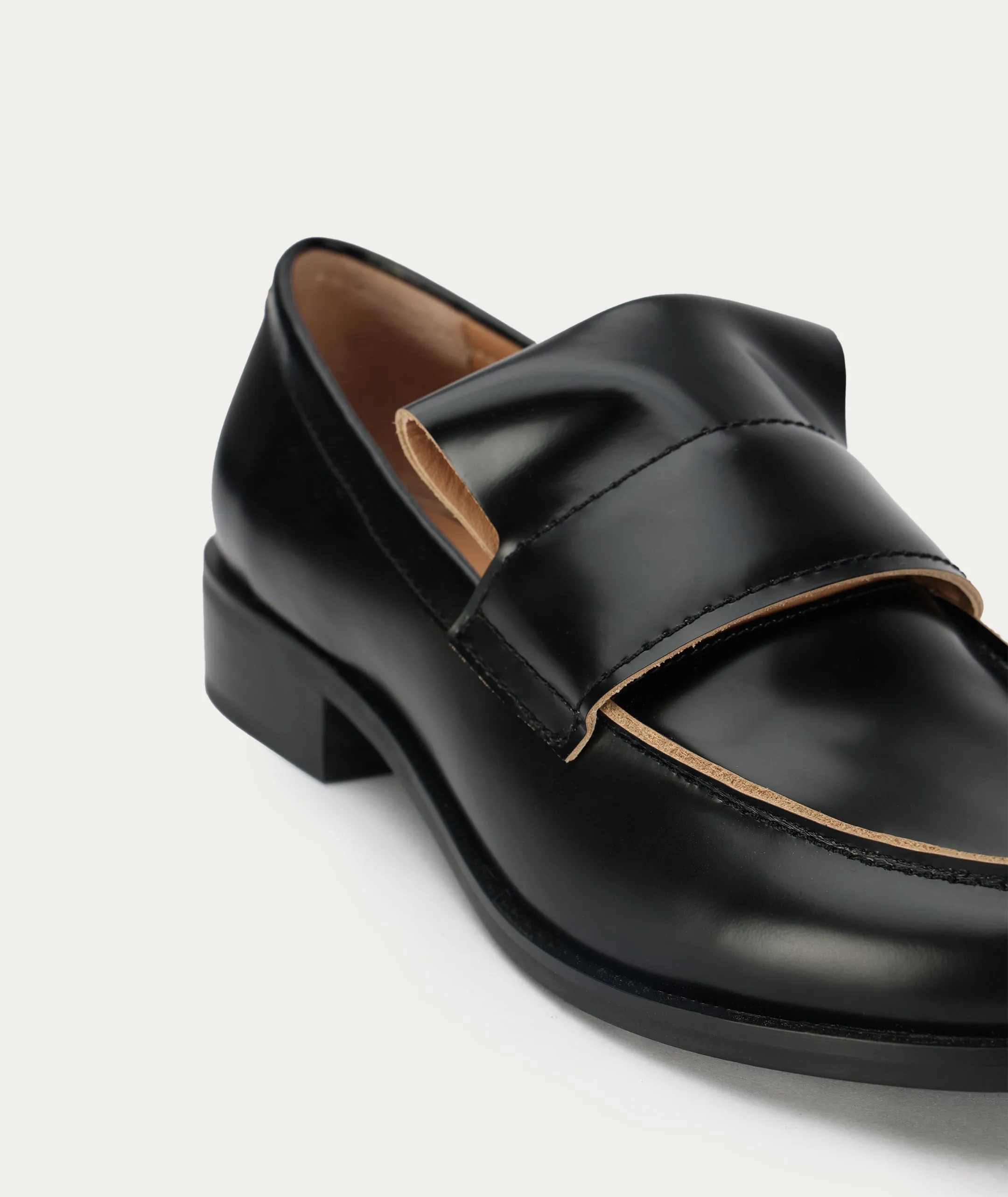 Cheval Loafer - Black