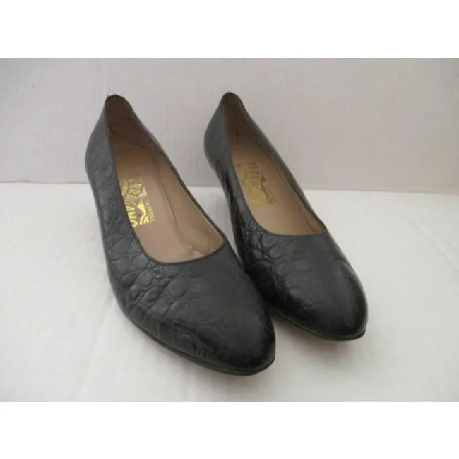 Salvatore Ferragamo Midnight Blue Croc Round Toe Embossed Leather Pumps Size Us