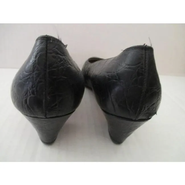 Salvatore Ferragamo Midnight Blue Croc Round Toe Embossed Leather Pumps Size Us